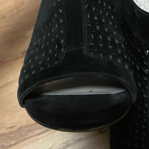 Vince Camuto Black Chunky Heel Open Toe Black Caged Shoe Zip Back - Picture 9 of 12